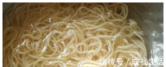 大厨教你在家做炒面，实在太香了，看着都好吃，先收藏了！