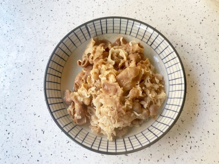 天寒地冻,暖身体适合多吃羊肉,酸菜配羊肉,开胃又下饭