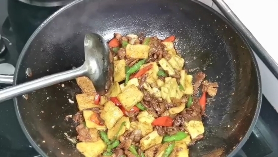 豆腐炒肉这样做,好吃不油又不腻,老公孩子都满意