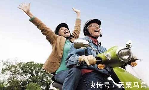 子女们|不帮子女带娃的老人,现在都过得咋样?3种结局,残酷又现实