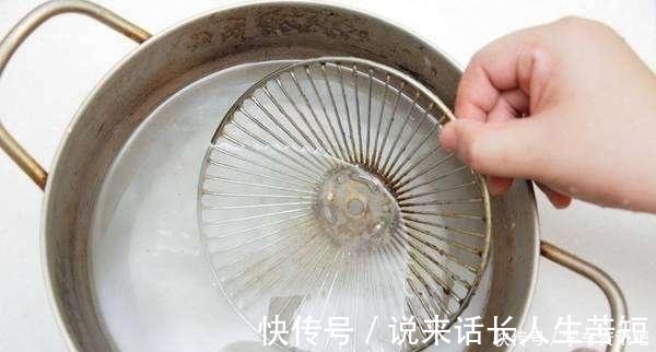 花花|原来油烟机清洗这么简单，学会这一招，清洁油烟机再也不犯愁！