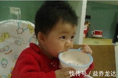 辅食|1岁宝宝求高抬贵手,3种辅食我们不能吃,会伤脾胃,长不高的