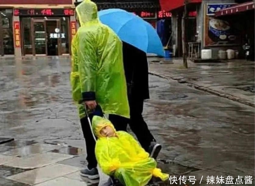 宝爸|实锤了!爸爸带娃果然不靠谱,路遇大雨,父女上演“窒息”的父爱
