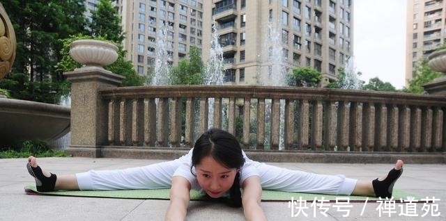 娜娜|90后美女导游,工作之余,练习瑜伽,一招一式很专业