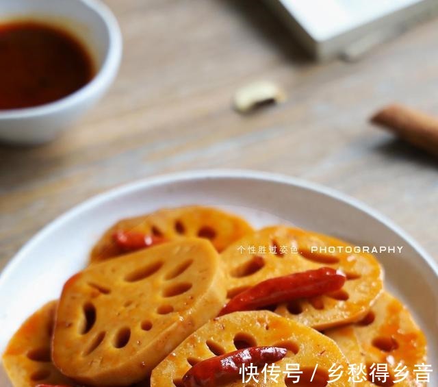 湖北菜|自制家庭版周黑鸭辣卤藕,关键在于酱汁,学会再也不用出去买!