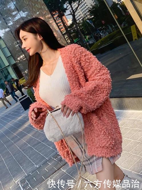 奶昔|孙允珠高清美图:樱桃芒果奶昔甜蜜格纹拼搭裙!