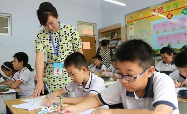 条街|小学生奇葩造句绝了，老师气得说不出话，爸妈追着打了5条街