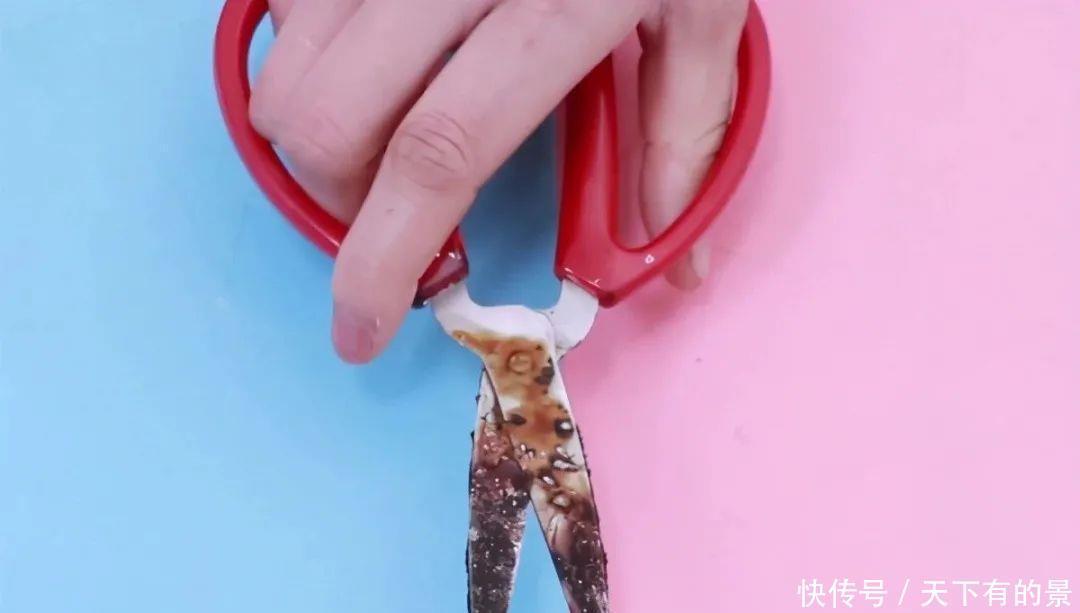 剪刀不管多钝都不要扔,教你一招,剪刀立马锋利如新,简单又实用