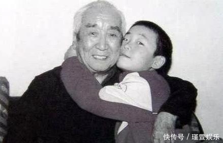 晚年|江腾蛟将军夫人,晚年按行政18级离休,对丈夫不离不弃共享天伦