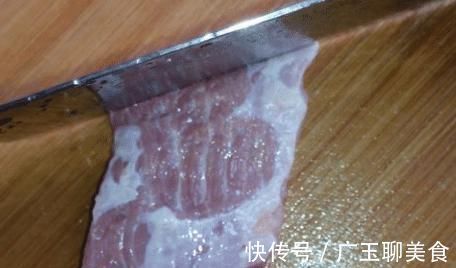 蒸馒头时,别只会加酵母,教你一招,半小时发满盆,香软又蓬松