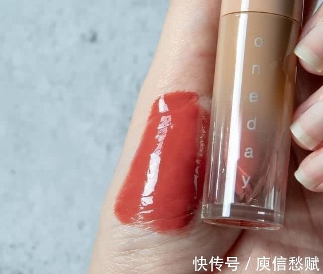唇釉 泰国最热门八个彩妆品牌俗又大碗，服帖不脱妆专供30度湿黏天气