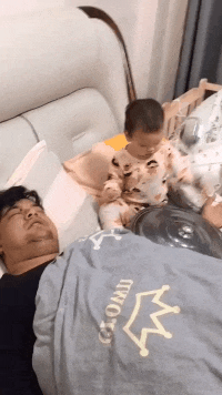 |搞笑GIF:姑娘当时就懵了 早知如此就不应该玩这个