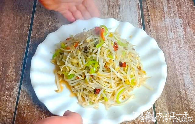 炒豆芽,先放醋还是先放豆芽大厨都不对,难怪豆芽酸涩又难吃