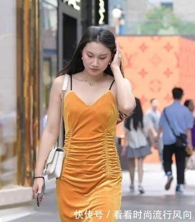 花花绿绿 连衣裙遮肉又显瘦,美女吊带连衣裙,“大象腿”的福利!