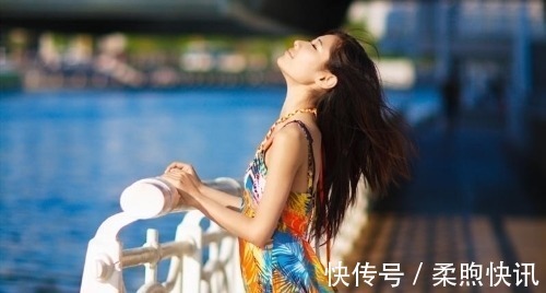 沉影@无力挥毫凝伫处,沉影寒潭月似钩;犹对孤灯语,泪眸飞溅一窗愁