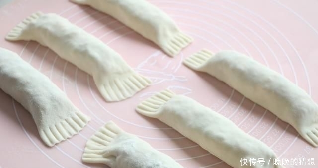 天热别蒸包子，教你懒人吃法，卷一卷8分钟出锅，早餐上桌准吃光