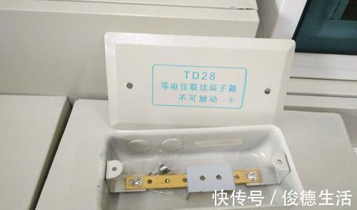 保护装置|卫生间有个能保命的小盒子，很多业主却不知道，白白让工人砸掉了