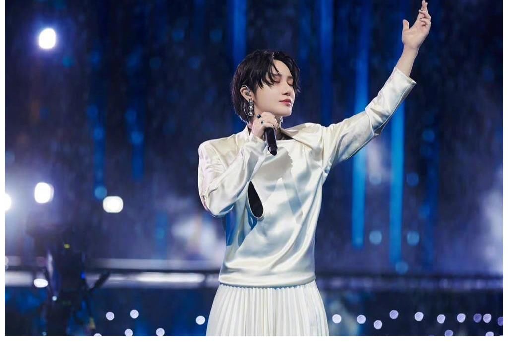 昔日超女直播唱歌外形大變難以辨認，15年前敗給尚雯婕未能進十強