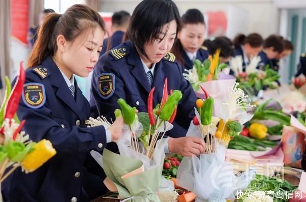 迎接“三八”国际妇女节 青岛公交女职工变身“插花师”