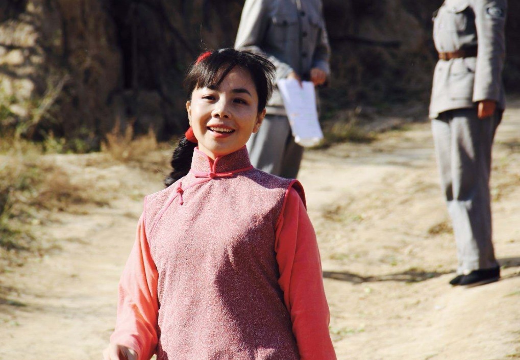 王二妮|国家一级演员:因买不起房,回到农村种田,如今放牛带娃成日常