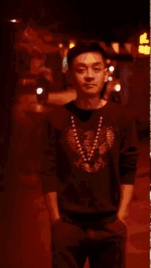 |搞笑GIF图:美女刚睡醒的样子vs你刚睡醒的样子!