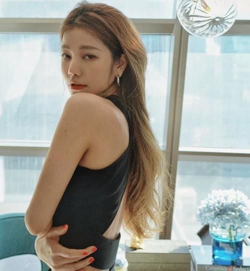 脸上有这5个特点的女人，千万别留披肩发，否则会让你老十岁