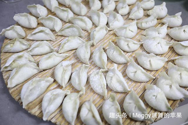 好吃|茄子馅饺子怎么做才好吃加2个小料,酱香浓郁,比放肉的还抢手