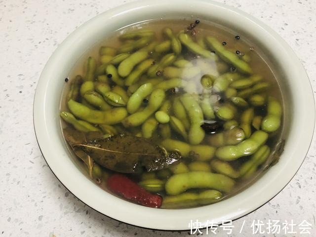 大厨|煮毛豆，有人加酒，有人加醋，都是多此一举，大厨教你正确做法