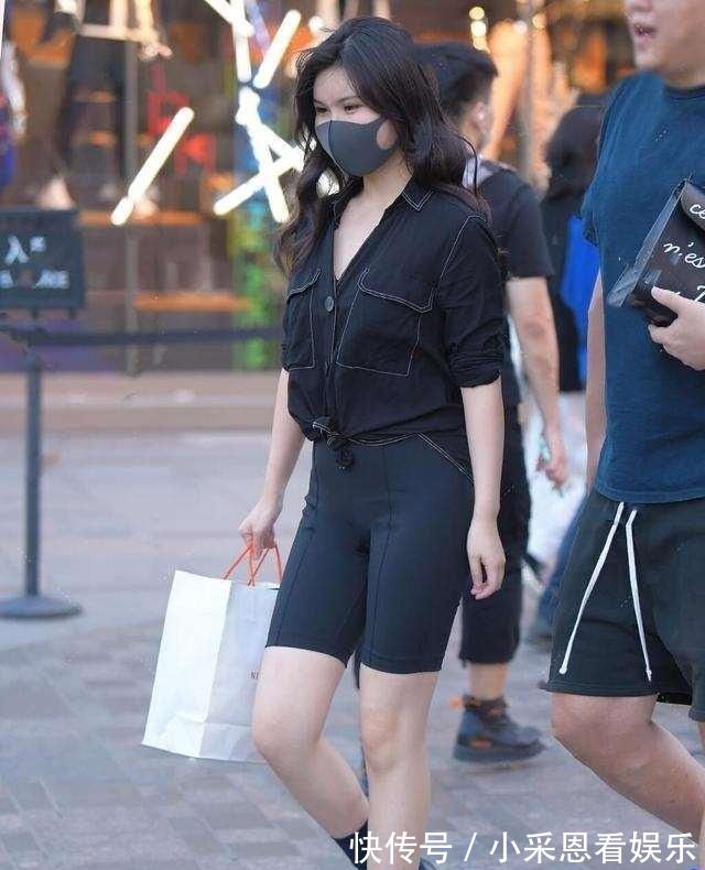 成熟感|别致潮流的瑜伽裤穿搭摩登范十足,透出完美的成熟感,彰显魅力