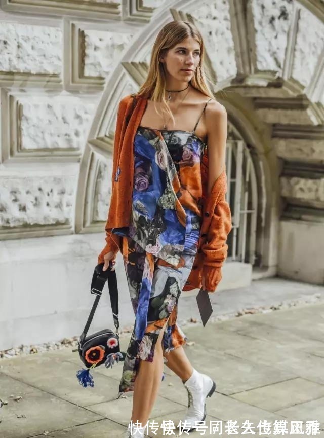 仙女们 入秋后短裙“失宠”了!今秋流行“奶奶裙”,不冷不热正好穿!