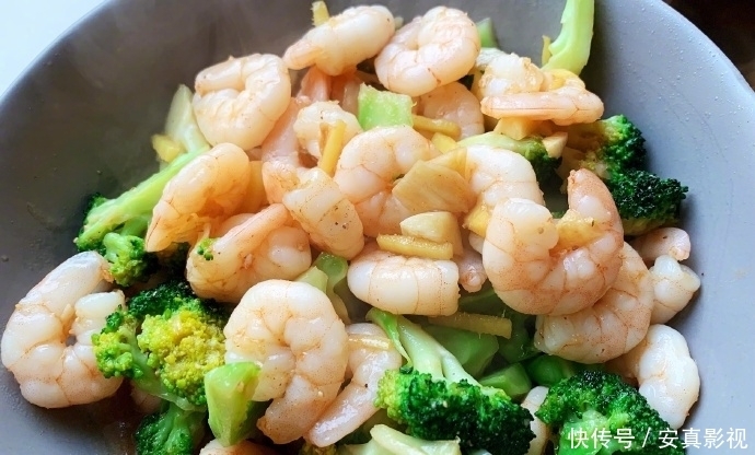 晚餐|黄磊晒自制晚餐,瞬间被点赞过万,网友:黄小厨的画风变了!