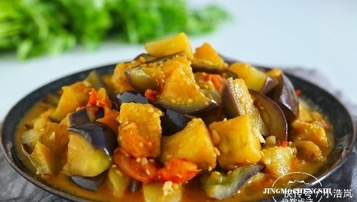 炒熟|我烧茄子从来不油炸,只需多一步,茄子吸油少,炒熟也不变黑