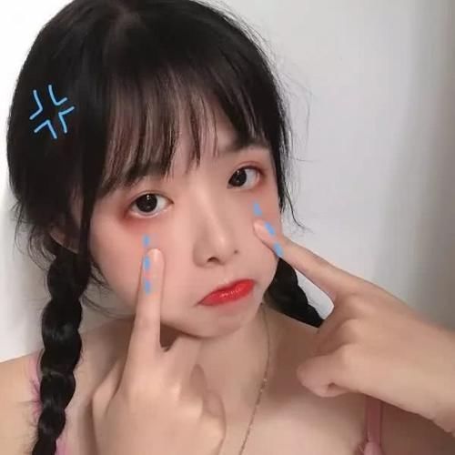 近视率|伤害“视力”最猛的3种行为,玩手机小意思,第一近视率最高