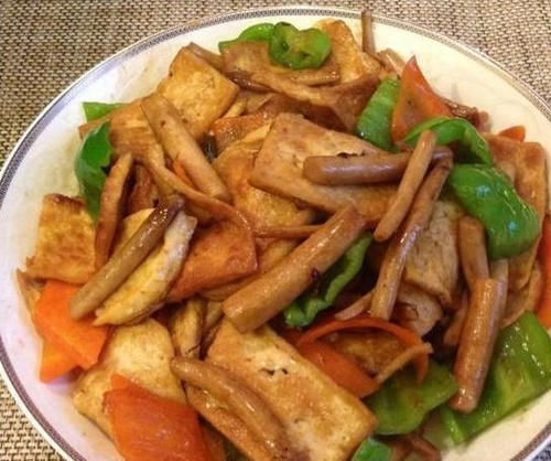 香浓可口的几道下饭菜，好吃易做上桌快，蒸好的排骨滤掉汤汁