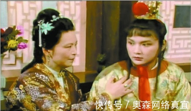 贾宝玉|贾宝玉初试云雨情,袭人为何不跑反笑?曹雪芹4字说出真实原因