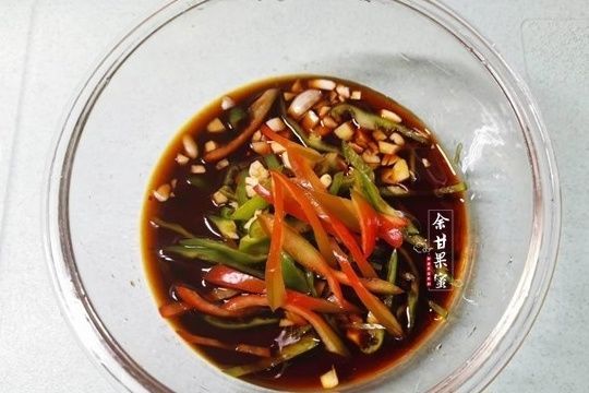 粗细|娘俩的午餐简单做，清淡味美又开胃，粗细搭配不失营养，又光盘