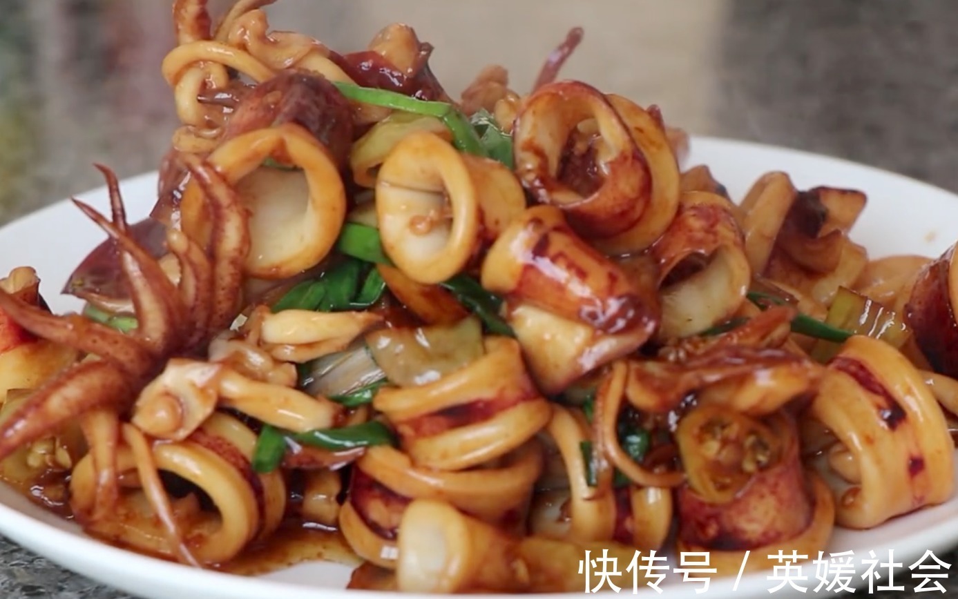 买点鱿鱼回家做美食,香辣美味,肉质Q弹,好吃到停不下来