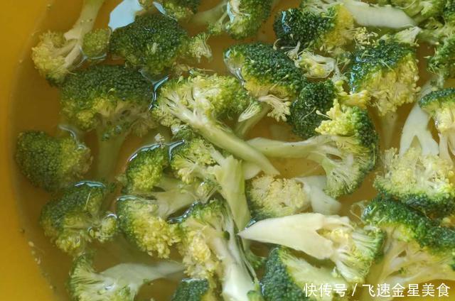  上桌|西兰花不炒肉，教你独特吃法，只需10分钟就上桌，口感清脆又好吃