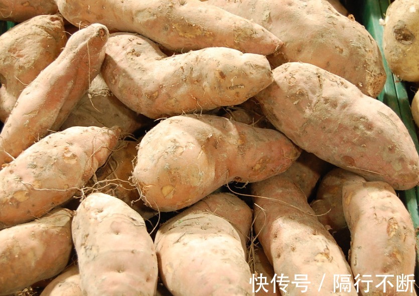 红薯不蒸不煮，教你一个新做法，手不沾面，就能做出一张饼！