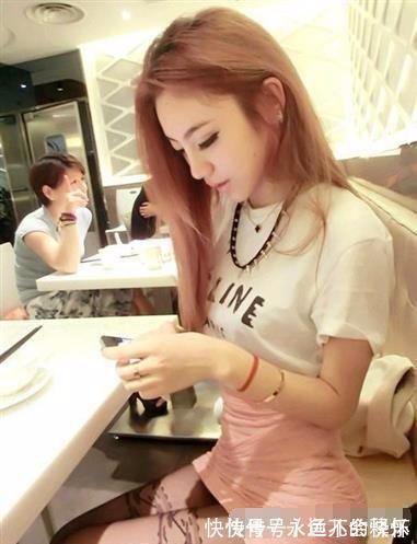 |搞笑GIF趣图:今天去相亲,对方一直玩手机,我还有戏吗?