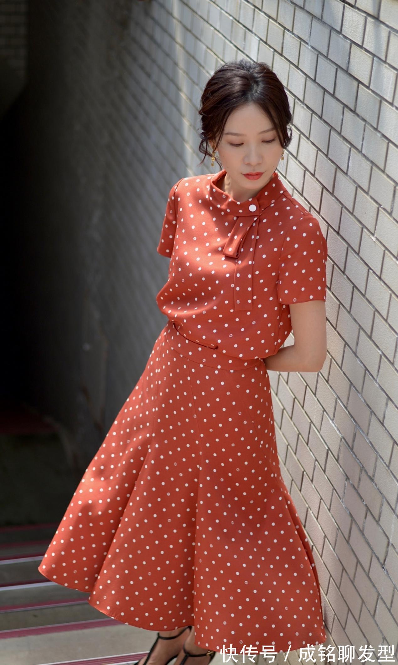 t恤|时髦又百变!十组适合中年女人的优雅穿搭,减龄大气又有女人味