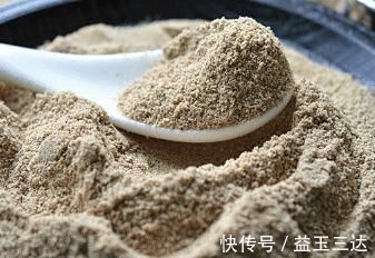 黑胡椒粉跟白胡椒粉有何区别?商家:区别挺大的,别再乱用了
