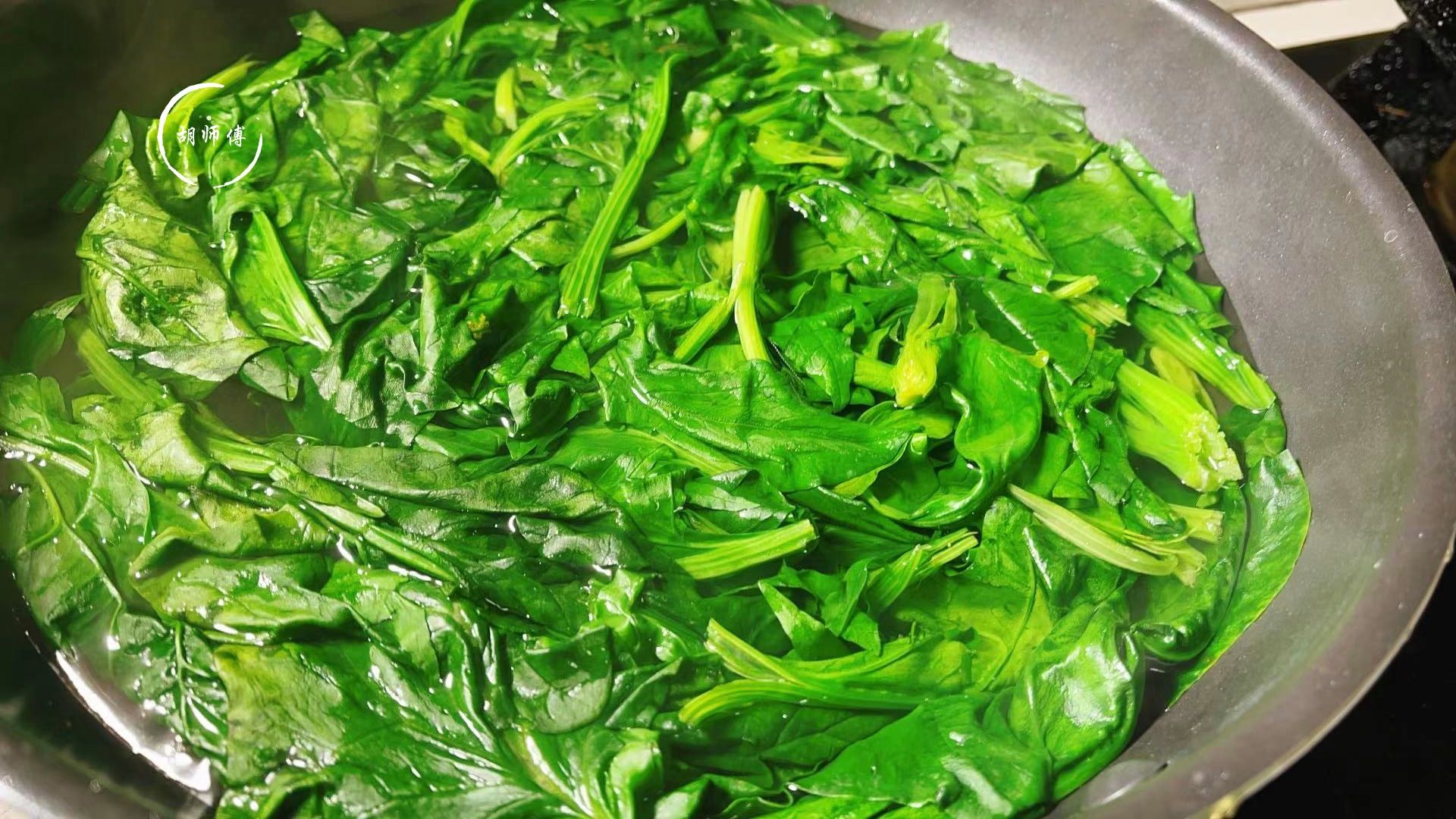 它是天然补脑菜，现在正当季，每周吃2次，头脑聪明，记忆力更强