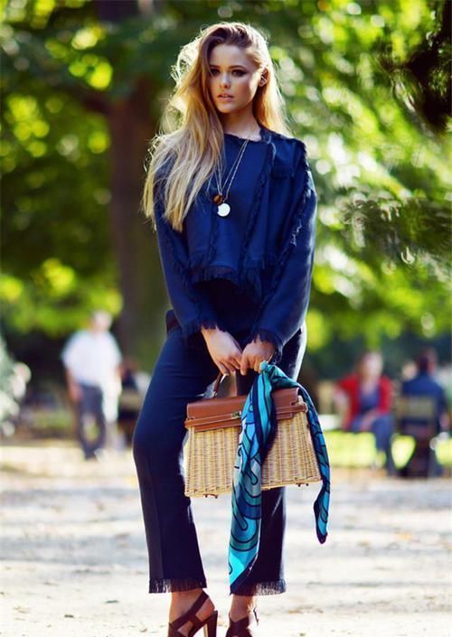 别背双肩包了吧!今年流行“托特包”,容量大不说,还耐脏又方便