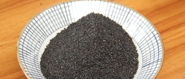 营养丰富的黑芝麻糊,这样做香味浓郁,再也不用在路边买早餐啦