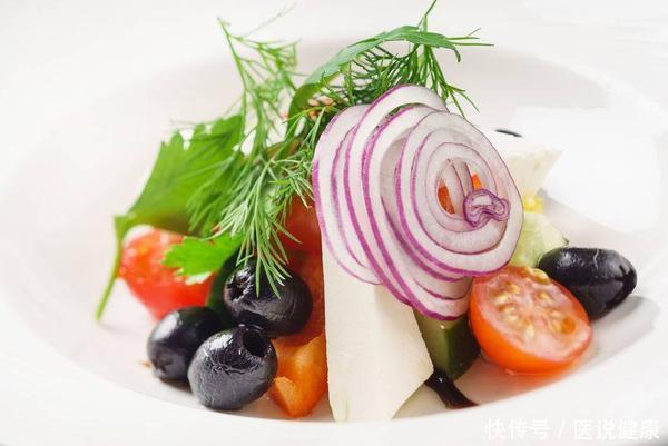 鱼肉|聪明女人过了35岁,不会拒绝这8种碱性食物,越吃越显年轻