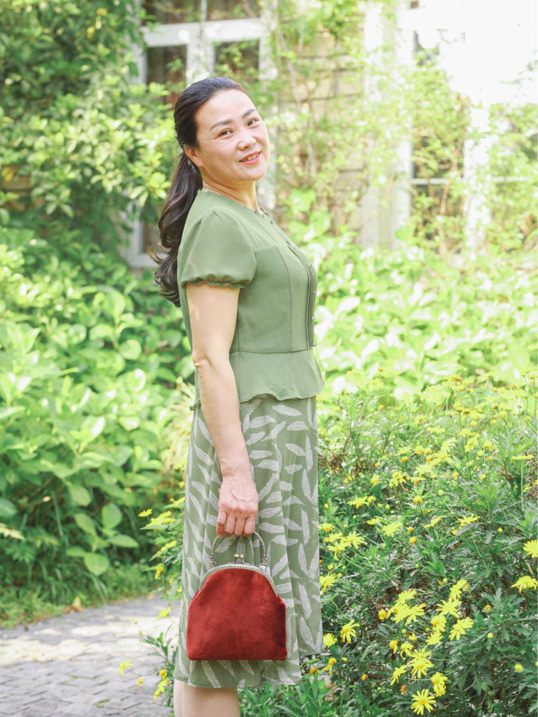 针织衫|过了50岁+的女人怎么穿?学会这几个搭配要点,让你减龄又时髦