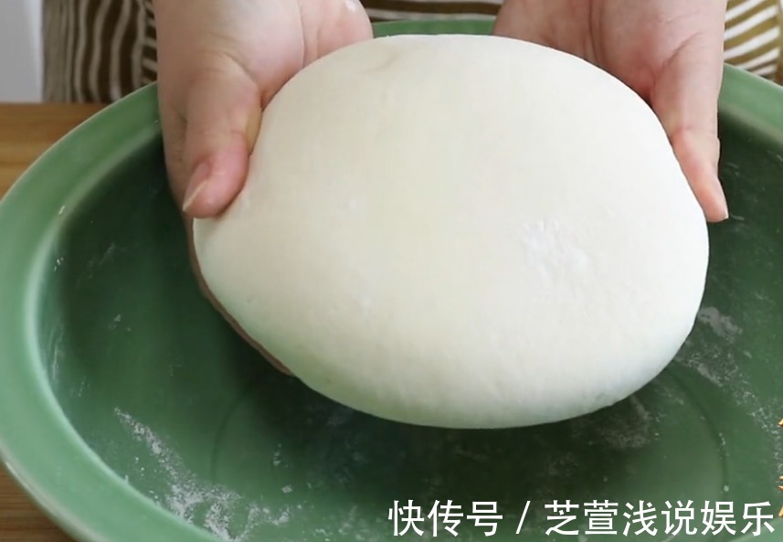 馒头|用开水烫面做馒头,是老一辈蒸馒头的方法,不发面,个个暄软回甘