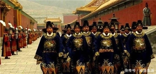 大臣|大臣请6天假回家,朱元璋:准奏!7天后大臣回来,朱元璋:拖下去