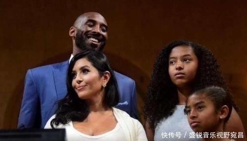 男子|抱科比女儿,和瓦妮莎亲密合照的男子是谁?有啥来历?